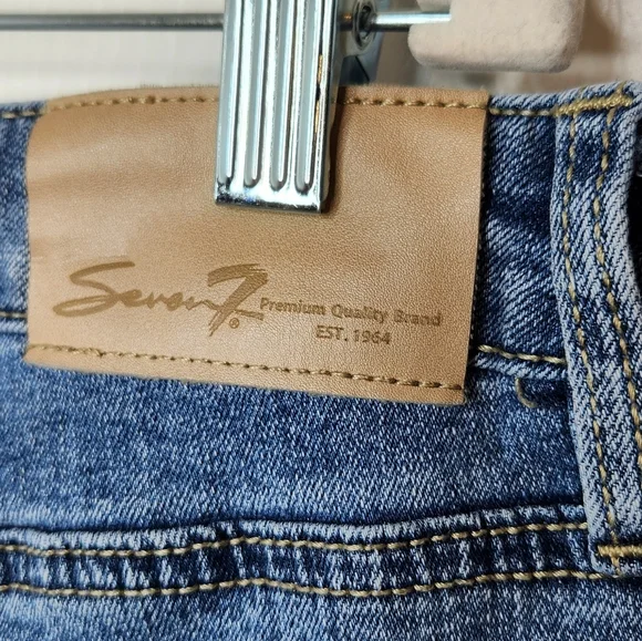 Seven7 Jean Bermuda Shorts Distressed Size 16 Light Blue Wash - Picture 6 of 9